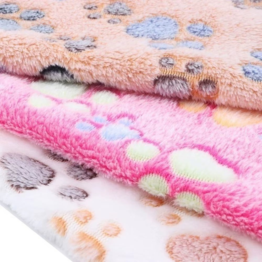 Premium Plush Pet Blanket with Adorable Cartoon Design - Cozy and Warm Mat for Cats and Dogs